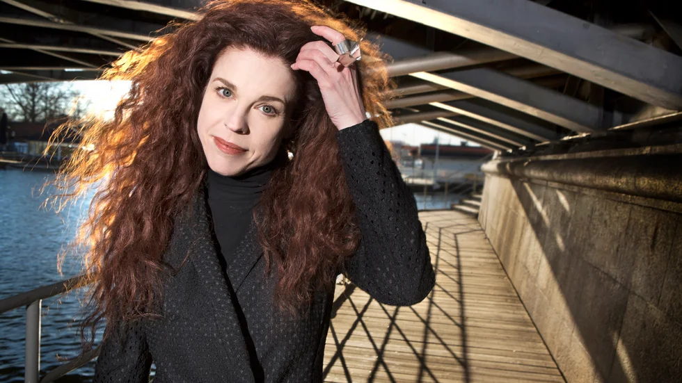 "Jag väljer böcker efter nyfikenhet snarare efter genre. Det kan vara något min mamma älskar eller något alla recensenter hatar eller ett bra citat eller fenomen som jag vill veta mer om", säger Jessika Gedin, som fyller 50 år.