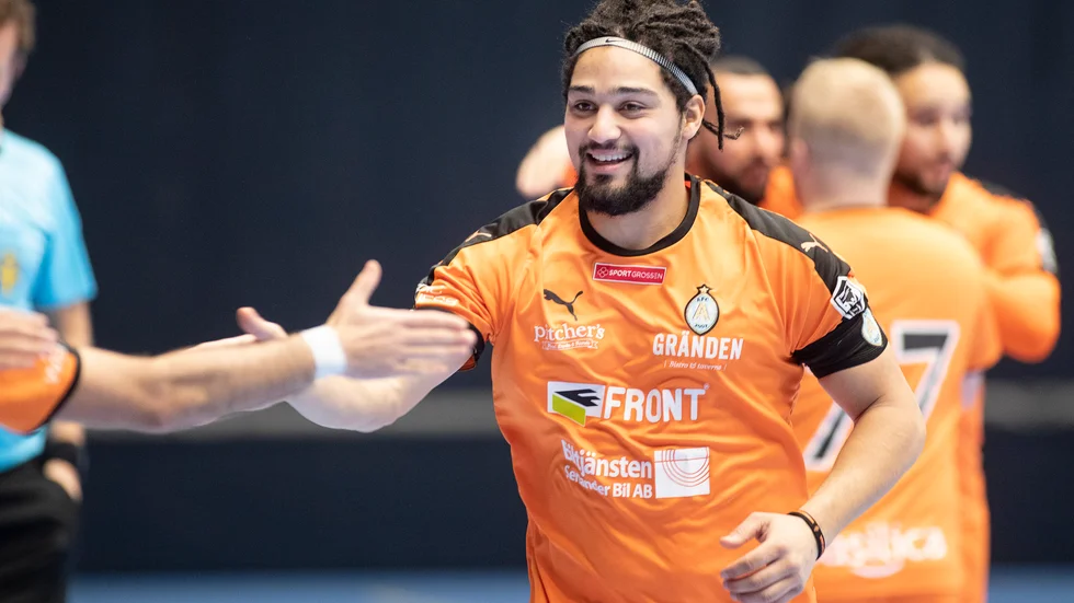 Isam Abassi gjorde matchens första mål och blev senare utvisad när AFC tog en skön seger i Stockholm.