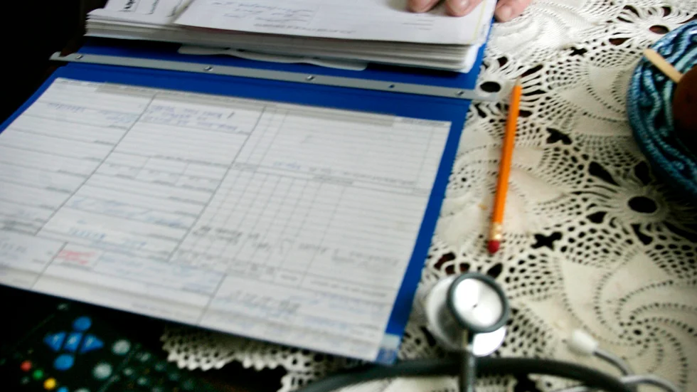 IVO är kritiska till hur läkaren ställde diagnos och för bristande noggrannhet när hen skrev intyg. 