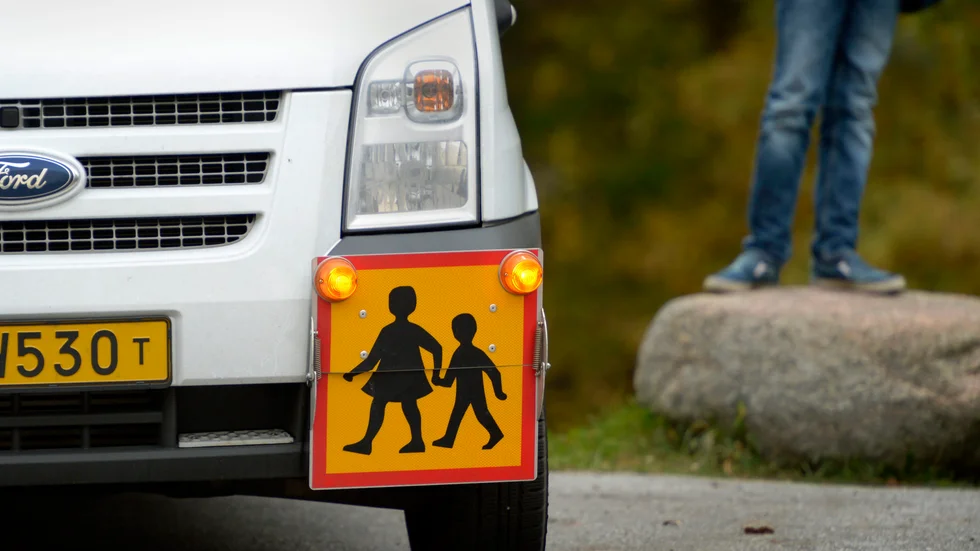 Nu börjar det kosta att missa att avboka den särskilda skolskjutsen.