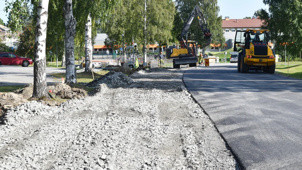 Det ska byggas några nya gång- och cykelbanor, samt renoveras vägar. 