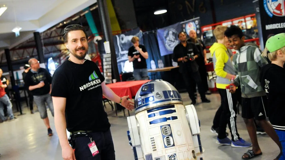 Johan Linder flaggar för att det kommer en mycket spännande installation på Star Wars-temat.