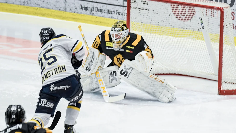 Axel Holmström spelade en stor roll i HV 71, när laget tog revansch och vann mot AIK.