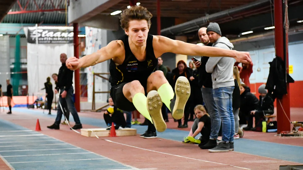 Längdhopparen Jonathan Marklund testade tekniken i tresteg.