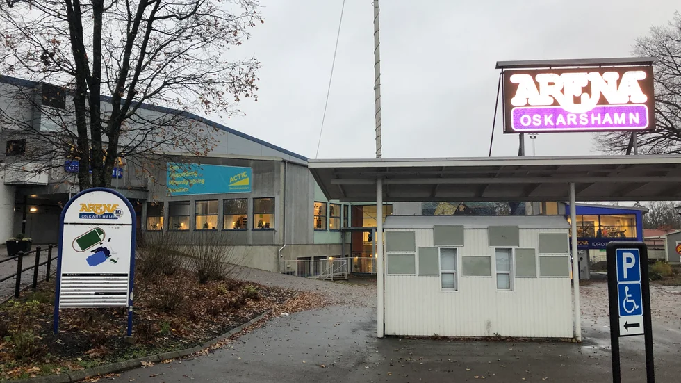 Stor underhållning i Oskarshamn. Kvällens match kommer att bli i princip fullsatt. Det är i regel alltid fullsatt i Oskarshamn, som har 98% beläggning, mest i SHL.