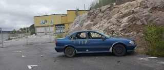 Övergivna bilar i Gamleby och Överum upprör