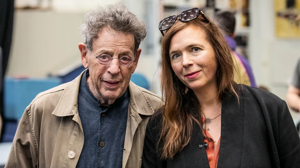 Kompositören Philip Glass och Cirkus Cirkörs konstnärliga ledare Tilde Björfors gör gemensam sak med föreställningen "Cirkus days and nights", som sätts upp på Malmö Opera nästa vår. Pressbild.
