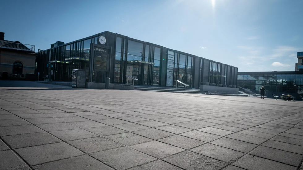 Vid klockan halv nio på valborg i år var Uppsala resecentrum rätt så öde.