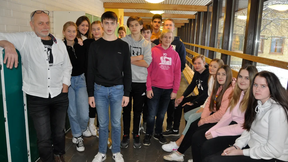 Klass 9 D på Frösåkersskolan i Östhammar samlar pengar till skolresa som ska gå till Auschwitz. Läraren i SO, Christer Wesström, har sökt bidrag hos Svenska kyrkan och kommunen. 