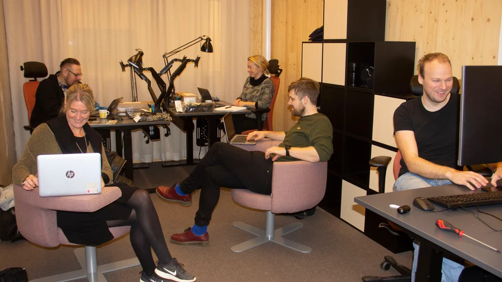 Carina Nordlander, Magnus Holmström, Lena Malmborg, Jon Hylander och Magnus Kalm på kultur och fritid jobbar nära varandra. Men först nu sitter de samlade, i ett gemensamt kontorsrum i CIK.