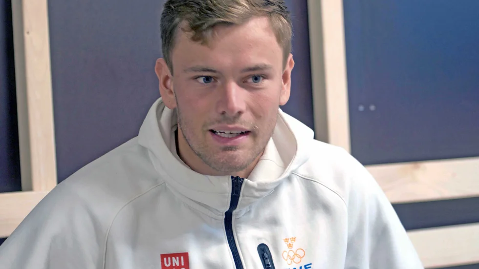 Erik Holmer har kört en tävling i OS-arenan, men fick nöja sig med att vara föråkare under för-OS där svenska landslagskollegan Isak Öhrström gjorde succé.