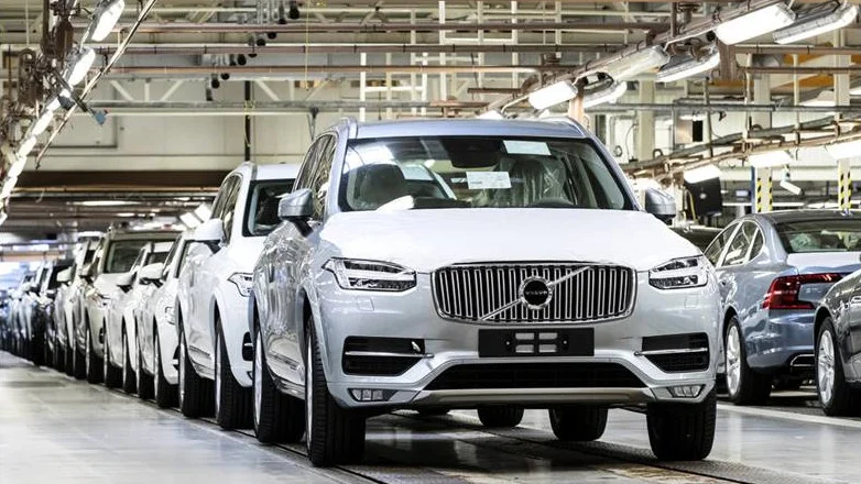 Fordonsindustrin är stor och betydelsefull i Sverige. Bara de tre fordonstillverkarna – Volvo, Volvo personvagnar och Scania – sysselsätter tillsammans 63 000 människor. Tillkommer gör underleverantörer, som Bosal.