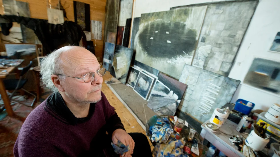Carl G Torstenson i sin ateljé.