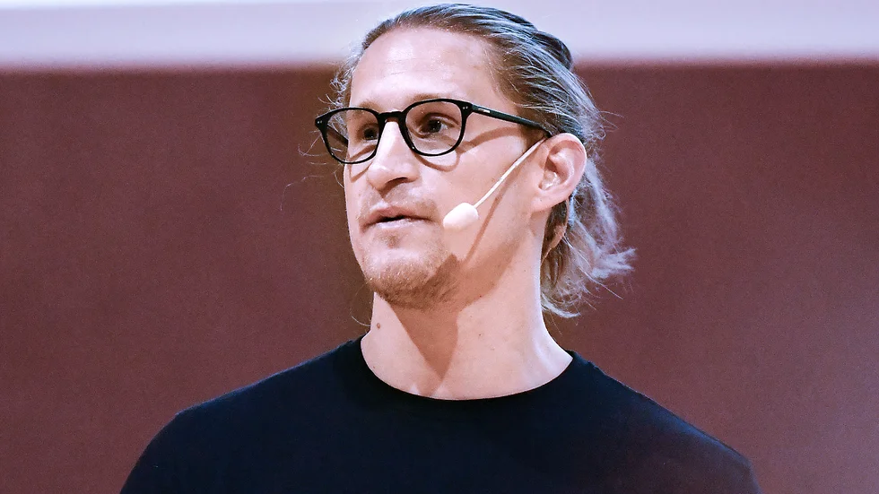 Jonathan Hedström föreläser inför matchen mot Piteå när SK Lejon siktar på storpublik på onsdag.