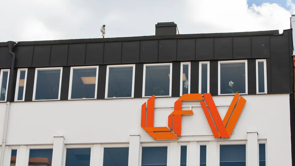 I våras varslades 500 av Luftfartsverkets 1100 medarbetare. Den siffran sänktes sedan till 60 tjänster efter ett statligt stöd på 900 miljoner.