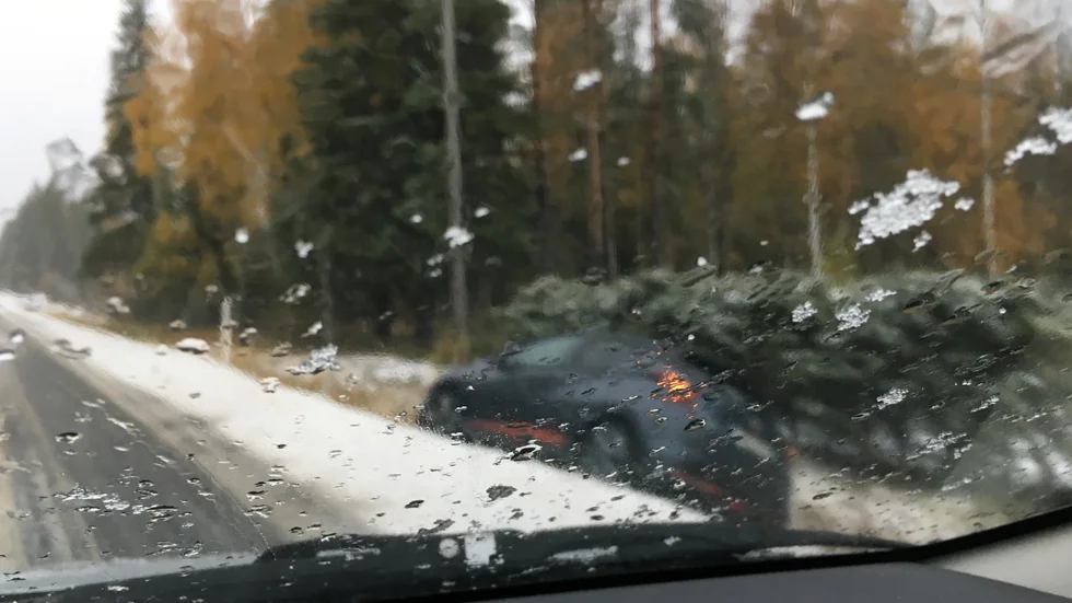 Bilen hamnade i diket strax norr om campingen i Ljusvattnet.