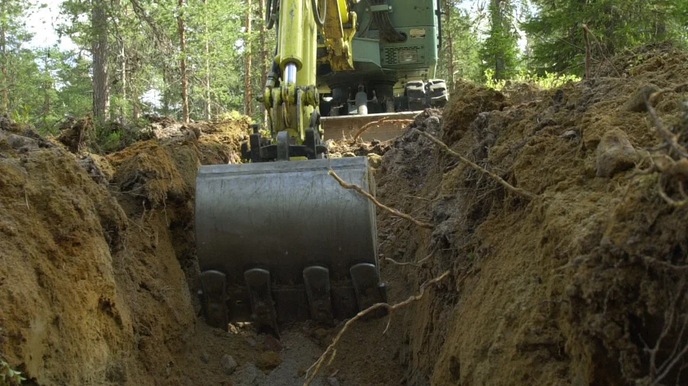 Här grävs det bredband utanför Abborrträsk.