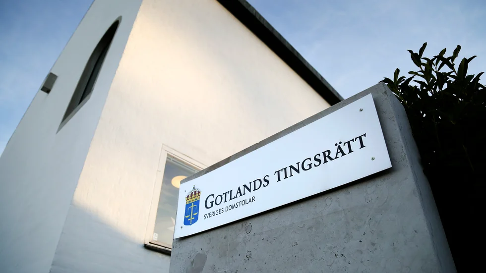 Tingsrätten beslutade att häkta en 28-årig man misstänkt för våldtäkt.