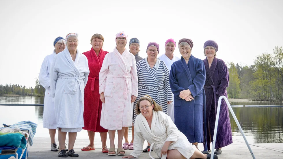 Idag är det tio stycken som ska simma. Fr. v. Kerstin Lindgren, Aira Korhonen, Benite Edén, Helena Ståhl, Birgitta Tunemar, Annika Flood, Birgitta Blom, Eva Strid, Gun Lyd och Marie Gustafsson.