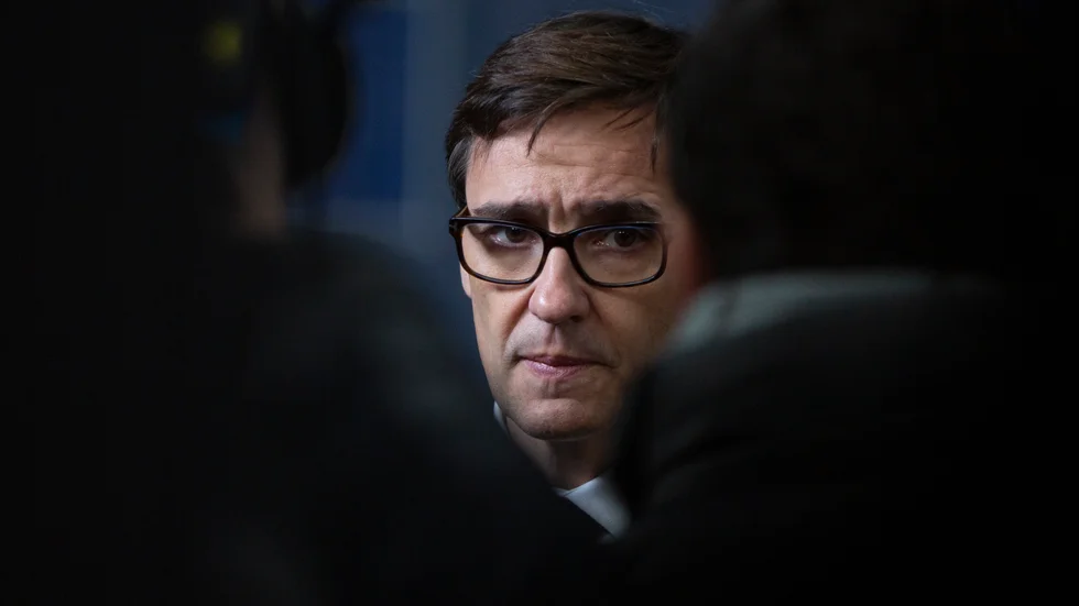 Spaniens hälsovårdsminister Salvador Illa flaggar för masktvång på alla allmänna platser. Arkivbild.
