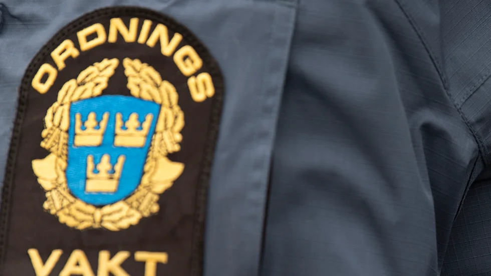 En man i 65-årsåldern är misstänkt för våld mot tjänsteman efter att ha varit aggressiv mot ordningsvakter i Eskilstuna.