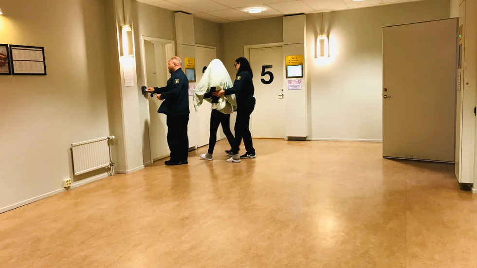Flera av den döde 50-åringens anhöriga vittnade mot  den mordåtalade kvinnan på måndagen.