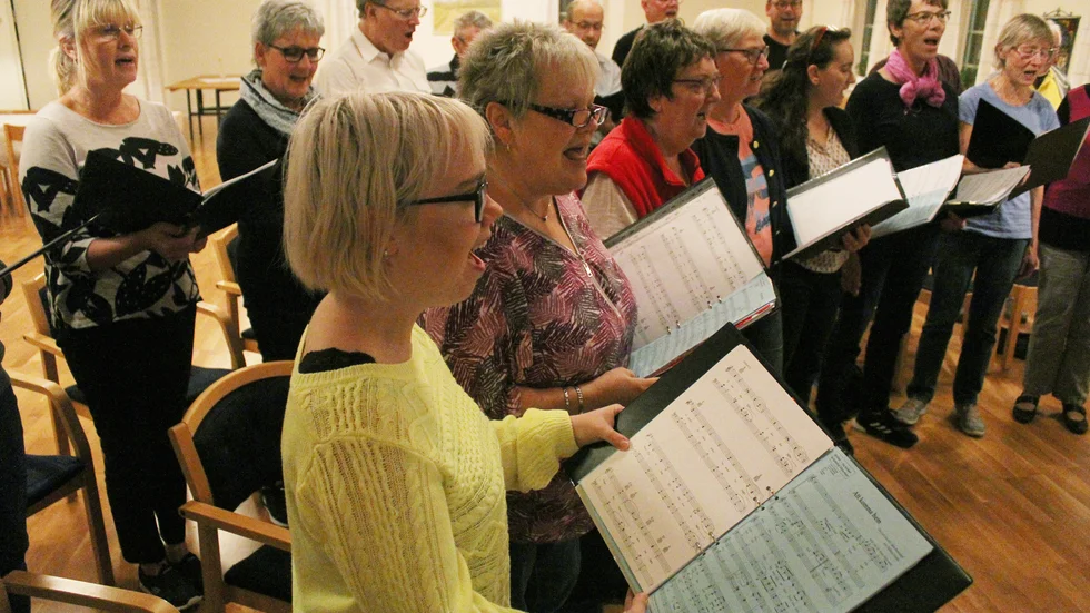 Småländsk kyrkokör tar i.