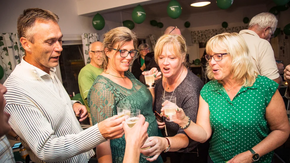 Centerpartisterna som här firar valframgången 2018 skulle få det svettigare i ett extraval, tror skribenten.