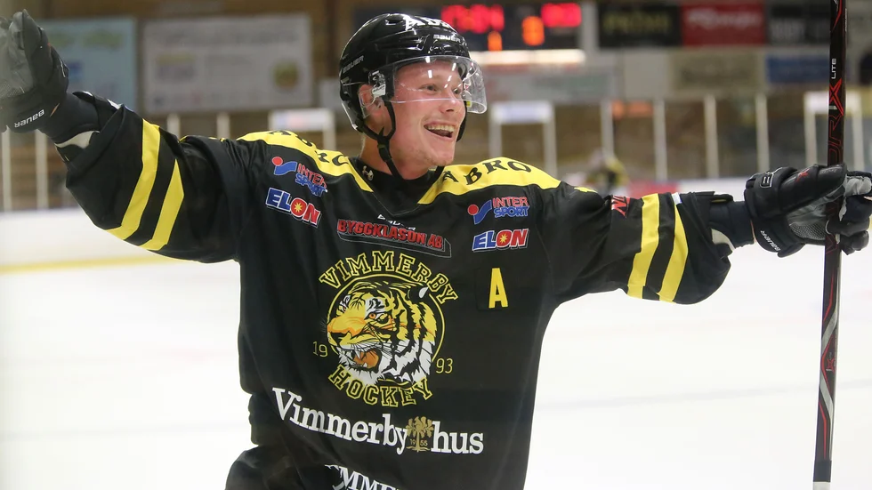 Vimmerby Hockeys Pelle Ström visade vägen med första målet.