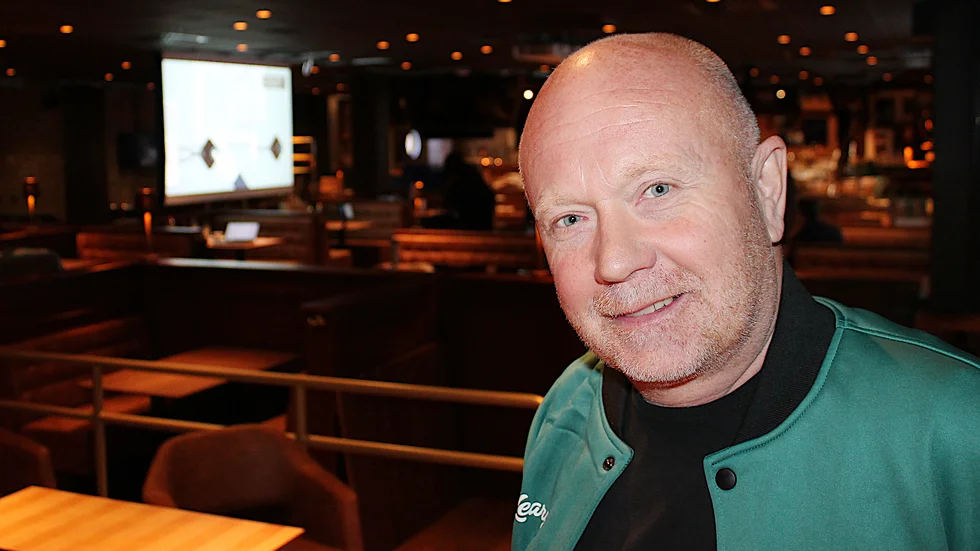 Vadstenabon Stefan Carnesteg har anställts som platschef för O'Learys nya sportbar i Linköping, ett ställe som mäter omkring 4 000 kvadratmeter och som man från ansvarigt håll vill betrakta som ett eventcenter.