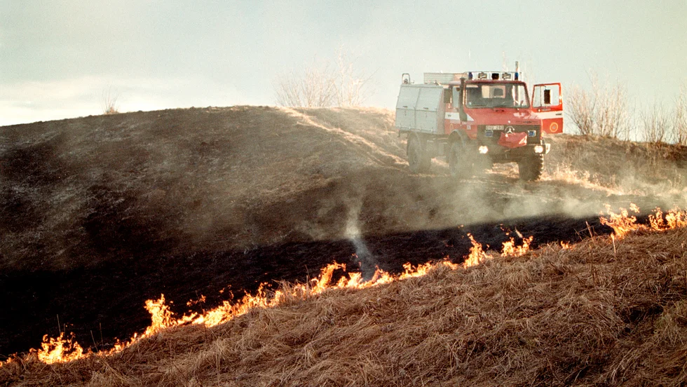 Ett 35-tal gräsbrandslarm har ringts in till räddningstjänsten de senaste dagarna. (arkivbild)