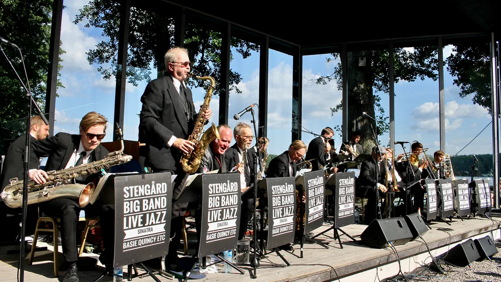 Fjolårets jazzfestival på Stora Djulö gästades bland annat av populära Stengård Big Band. 