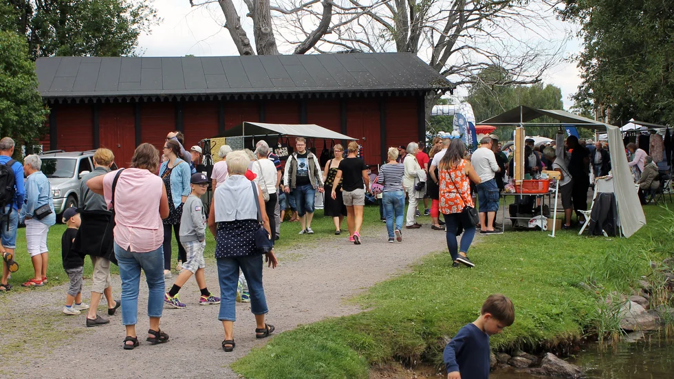 Så här såg det ut vid en tidigare hantverksmarknad. I år ställs den dock in.