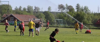 Hasse sprider fotbollsglädje på Forssjö IP