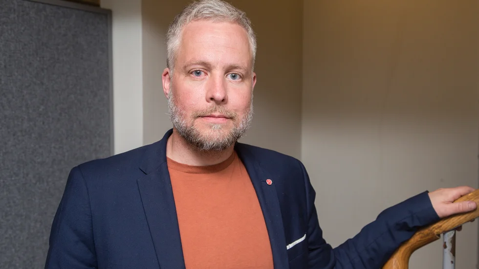 "Är detta början på slutet för demokratin?", undrar S-riksdagsledamoten Linus Sköld, Älvsbyn, i en gästkrönika på sidan 2 i NSD.
