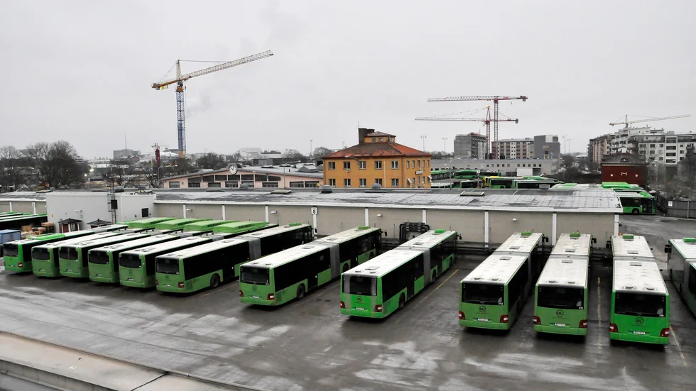 Tomten där skolan ska ligga har varit uppställningsplats för bussar under många år.