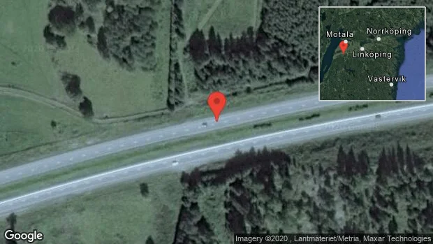 En personbil och en lastbil i trafikolycka