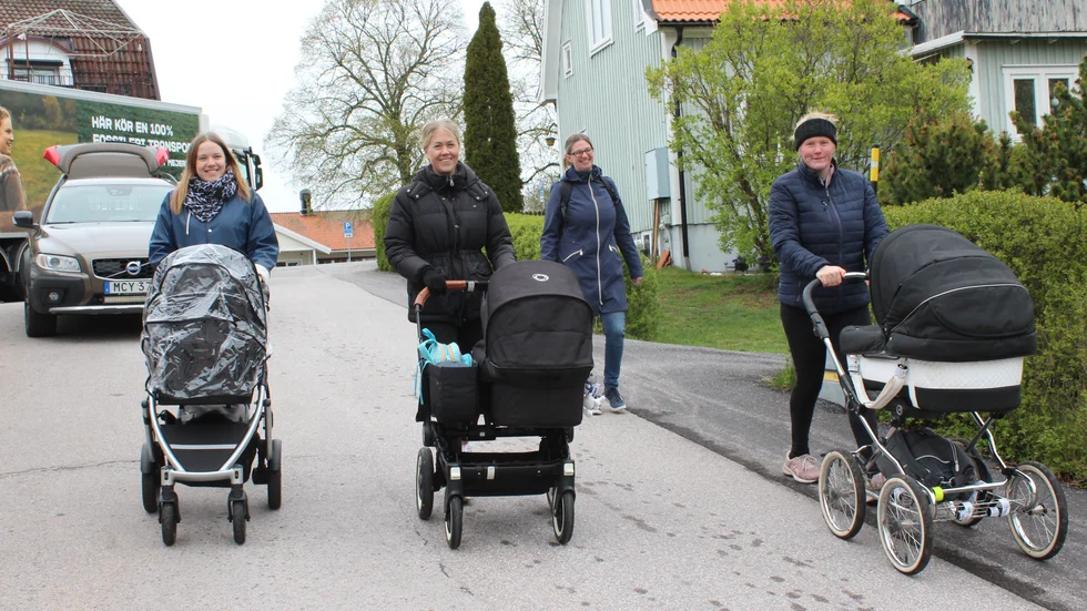 På väg ut på promenad, från vänster Linda Axelsson, Linda Danielsson, Johanna Nilsson och Linnéa Nilsson.