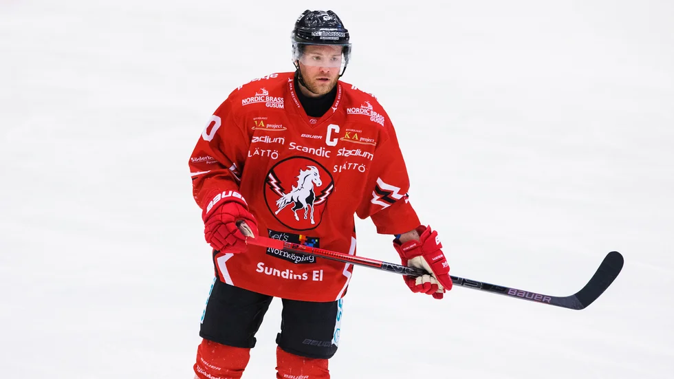 "Som det var i vintras, så vägrar jag åka runt ett år till. Jag ser ju ut som en påse skit om jag åker omkring och har ont", har Samuelsson tidigare sagt.