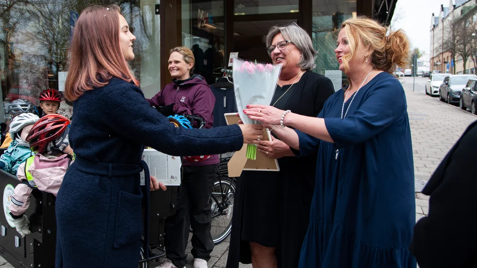 Då Motala Expo ställdes in på grund av coronapandemin, uppmärksammades Susanne Peterson och Lena Jansson vid deras butik Blåklinten.