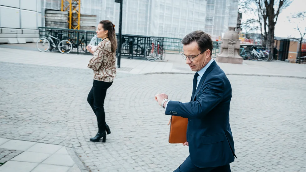 Moderaternas Ulf Kristersson har visat en känsla för regerandets börda i svår tid, att söka strid om allt och allting i detta läge är inte ansvarsfullt. Även om regeringen vinner lite opinionsframgångar.