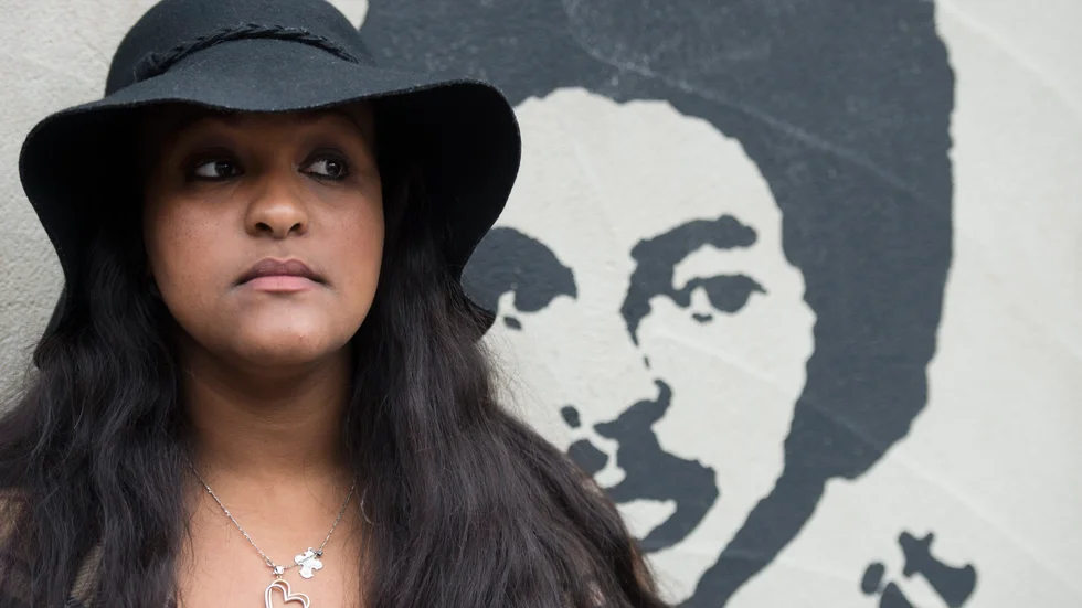 Betlehem Isaak har skrivit boken "Mitt liv utan dig", om saknaden efter sin far Dawit Isaak men också sina egna upplevelser av hur det är att växa upp i Sverige.