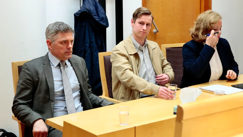 Philip Manshaus, här omgiven av sina försvarare Audun Beckstrøm och Unni Fries, i en häktningsförhandling tidigare i år.