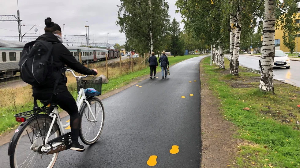 Enkelt och bäst för alla: Kör till höger – gå till vänster, uppmanar insändarskribenten.