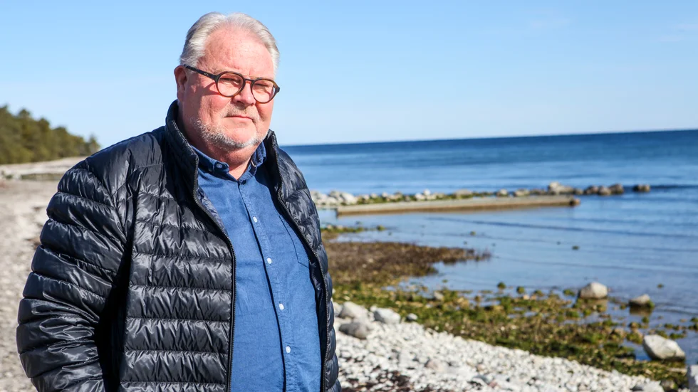 Paul "Dino" Larsson och Tillväxt Gotland vill se snabba och täta överfarter, tur och retur med flyg över dagen till hela Sverige, klimatsmarta resor, konkurrenskraftiga priser, en nordlig och en sydlig fastlandshamn samt en reservhamn på Gotland, och sist ett trafiksystem för beredskap och samhällsnytta.