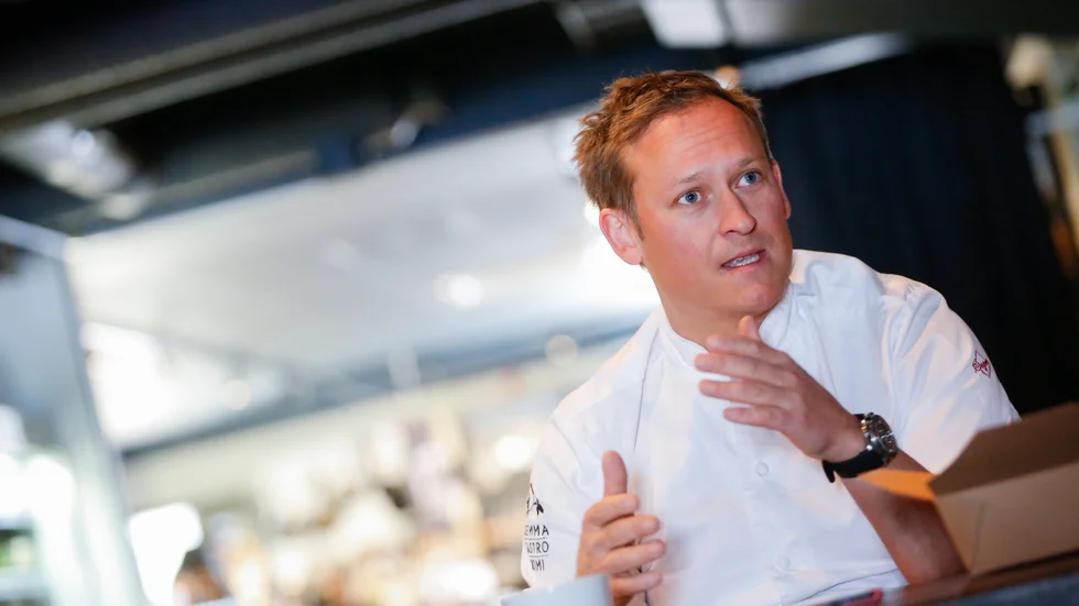 Simon Laiti har tackat ja till att bli kreativ ledare för restaurangen i Hemavans högfjällshotell. "Det kommer inte att inverka på min krog i Luleå utan det handlar om att jag ska säkra kvaliteten på matupplevelsen i Hemavan."
