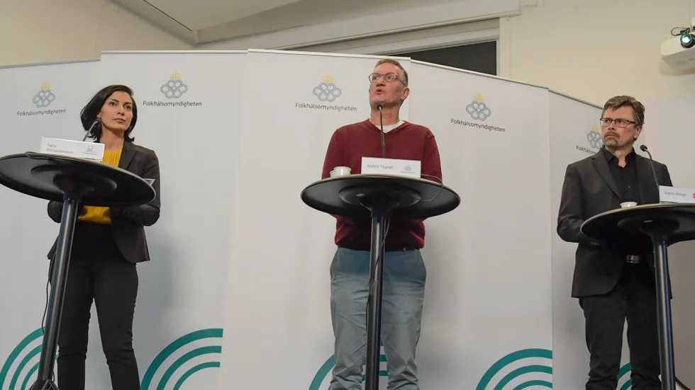 Socialstyrelsen, Folkhälsomyndigheten och Myndigheten för samhällsskydd och beredskap representerade på en pressträff.