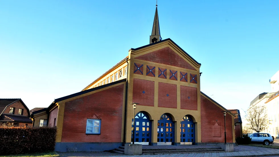 Zbigniew Golebiewski, kyrkoherde vid Sankta Anna katolska kyrka i Nyköping, säger att de ser till att rengöra noggrant innan och efter gudstjänster. 