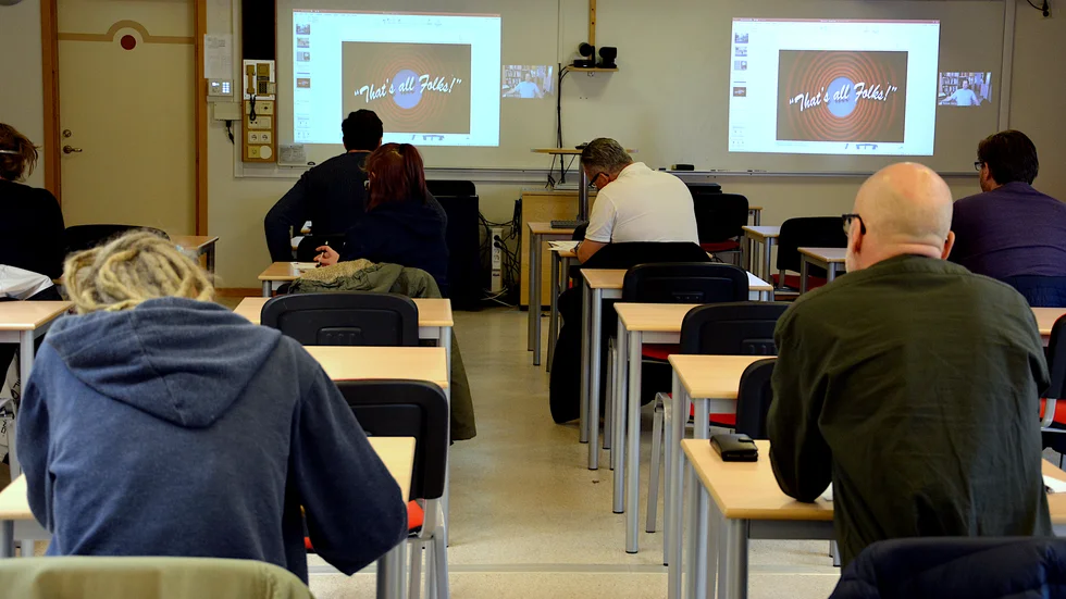 CNC Plåt i Västervik passar på att utnyttja tiden som permitterade för utbildning. "Förhoppningsvis kommer vi ur den här tiden med ett ännu bättre team", säger företagets vd Johan Sjöblom.
