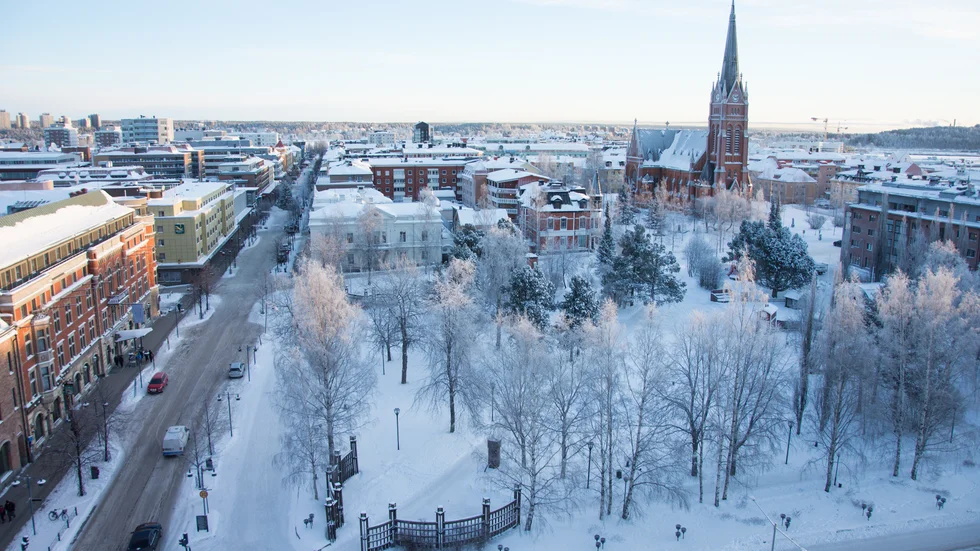 Stadsparken i Luleå stängs av och inhägnas när ombyggnationen av parken inför Luleås 400 års jubileum påbörjas. 